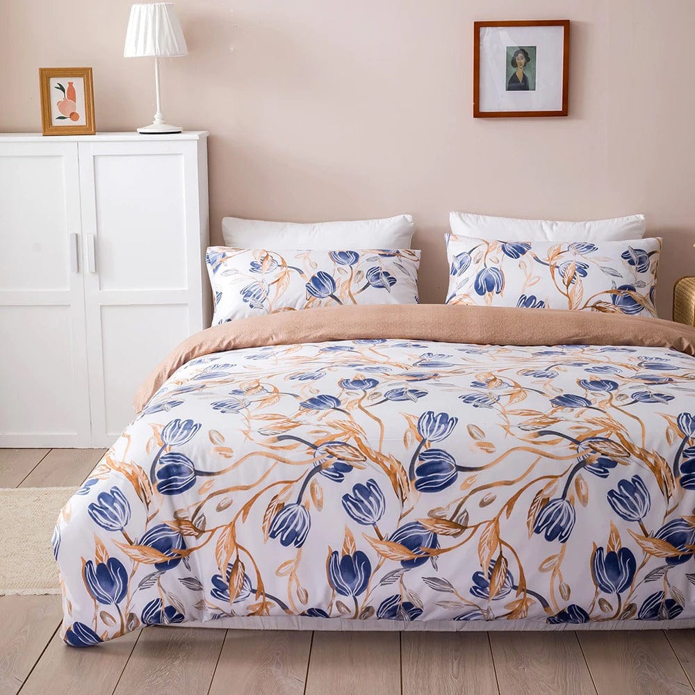 Bílý Povlak Na Přikrývku S Modrými A Hnědými Květy