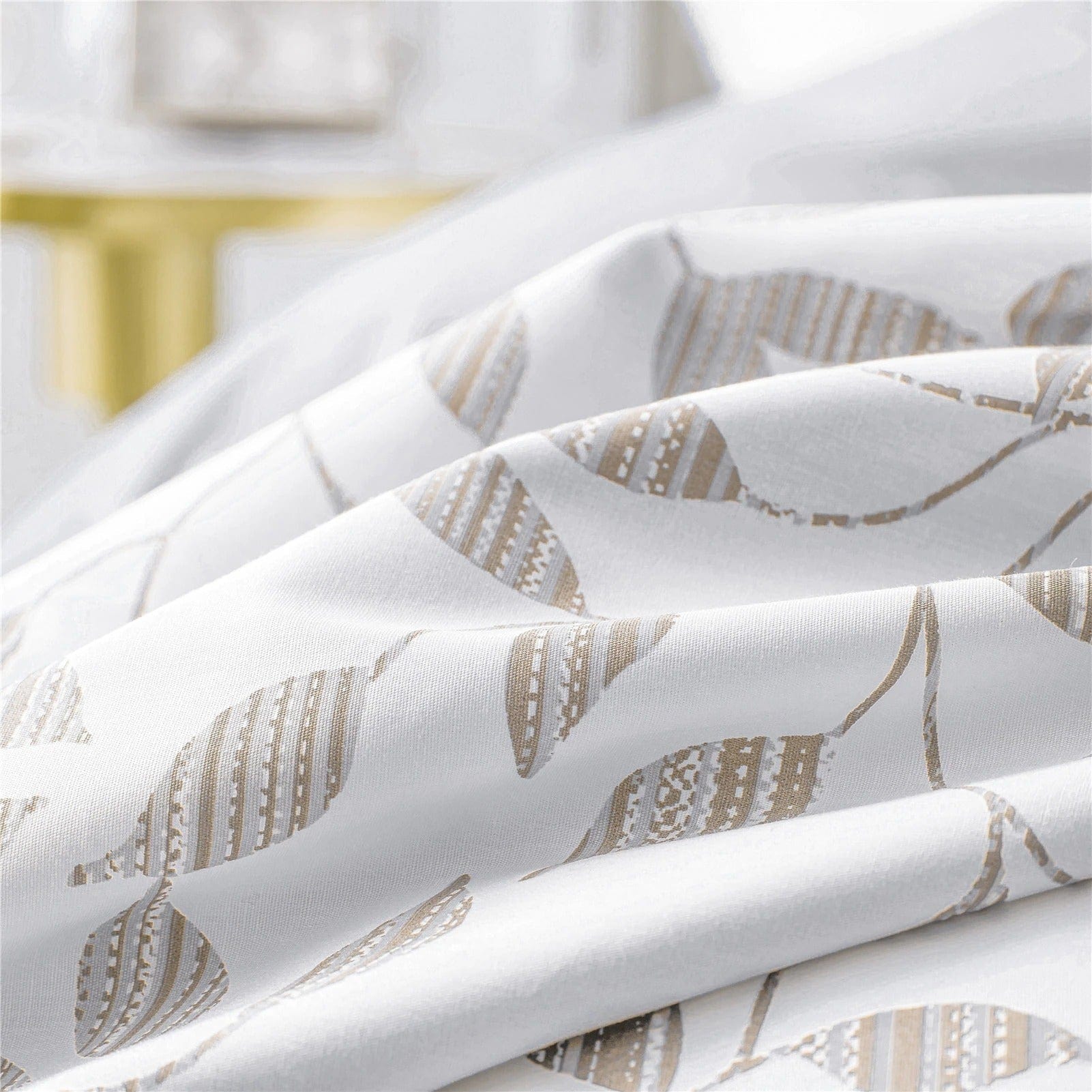 Bílý A Béžový Povlak Na Přikrývku