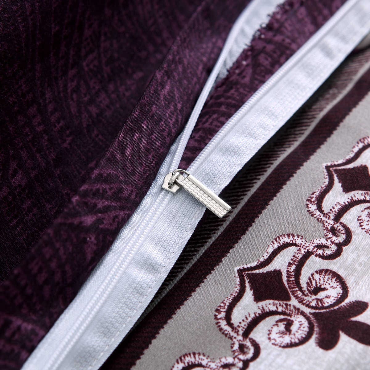 Bílý A Fialový Povlak Na Přikrývku