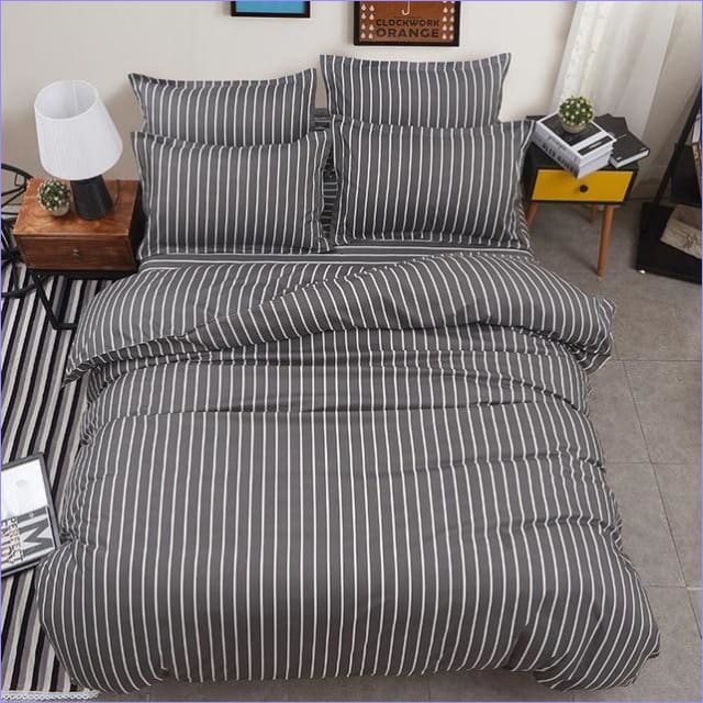 Povlak Na Peřinu S Jemnými Bílými Pruhy