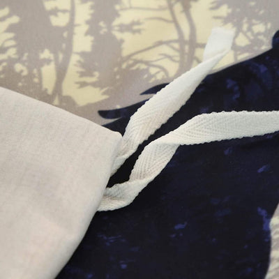 Modrý A Červený Povlak Na Přikrývku Ve Stylu Chaty